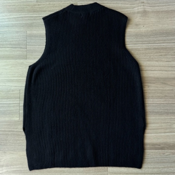 NWT H&M Black Sleeveless Wool Blend Sweater Vest Size Medium - Picture 2 of 5